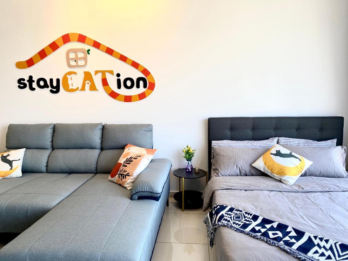 Beacon Executive Suite By Staycation Homestay George Town Bagian luar foto