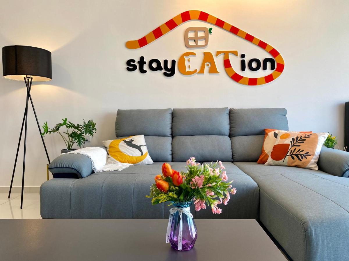 Beacon Executive Suite By Staycation Homestay George Town Bagian luar foto